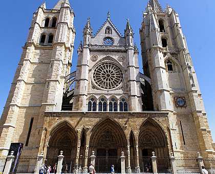 Leon's Cathedral. By Rastrojo. Creative Commons License.
